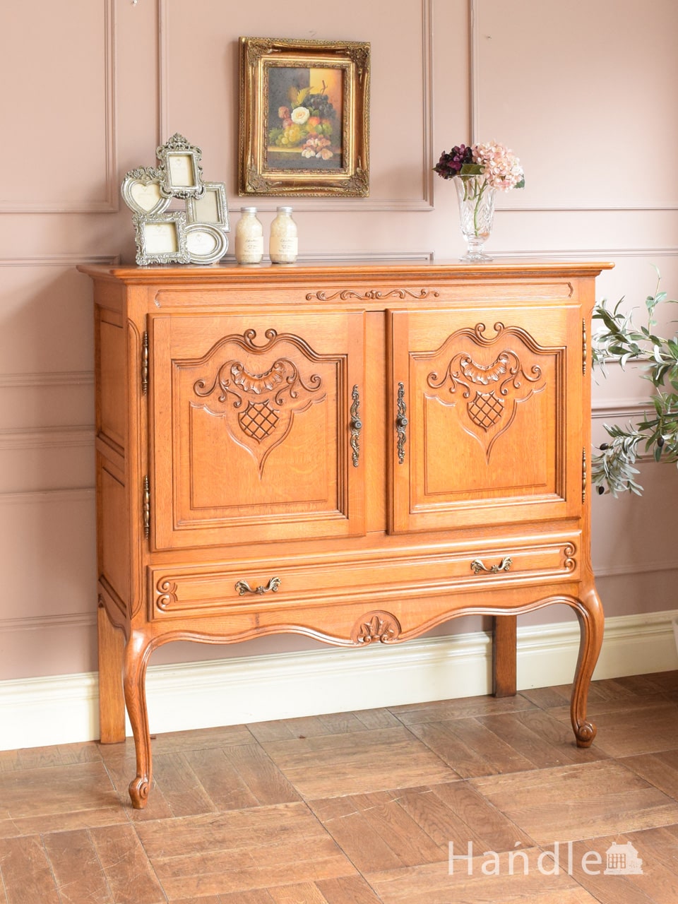 猫足がおしゃれなアンティーク家具、フランスから届いた素敵なサイド