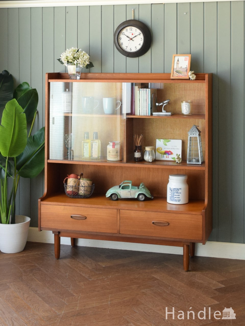 ミッドセンチュリースタイルのサイドボード、チーク材のおしゃれな