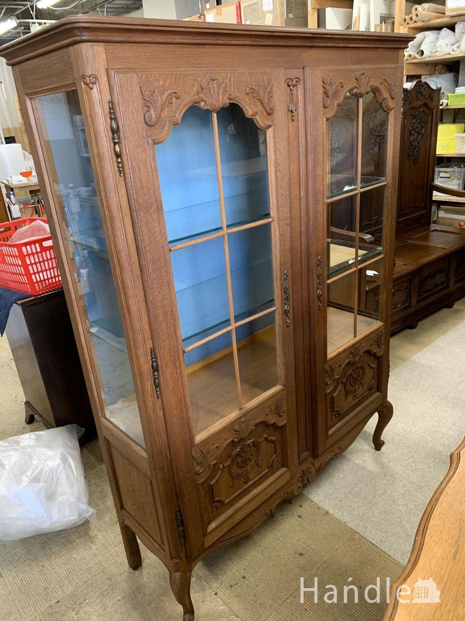 小さなガラス扉の鍵付きキャビネット、フランスから到着した