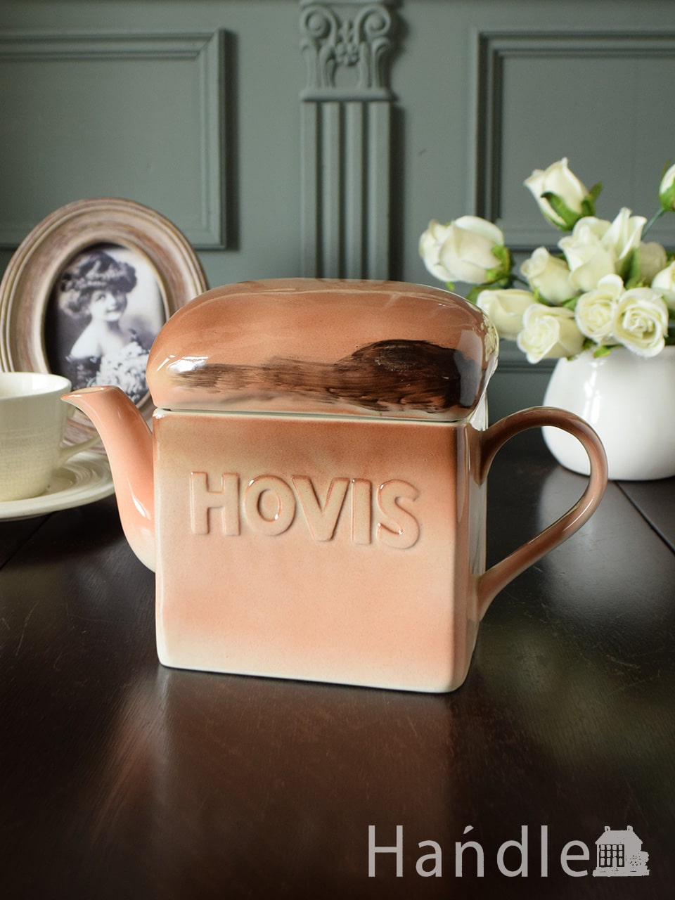 イギリスから届いたビンテージのティーポット、Hovisのパンの形の