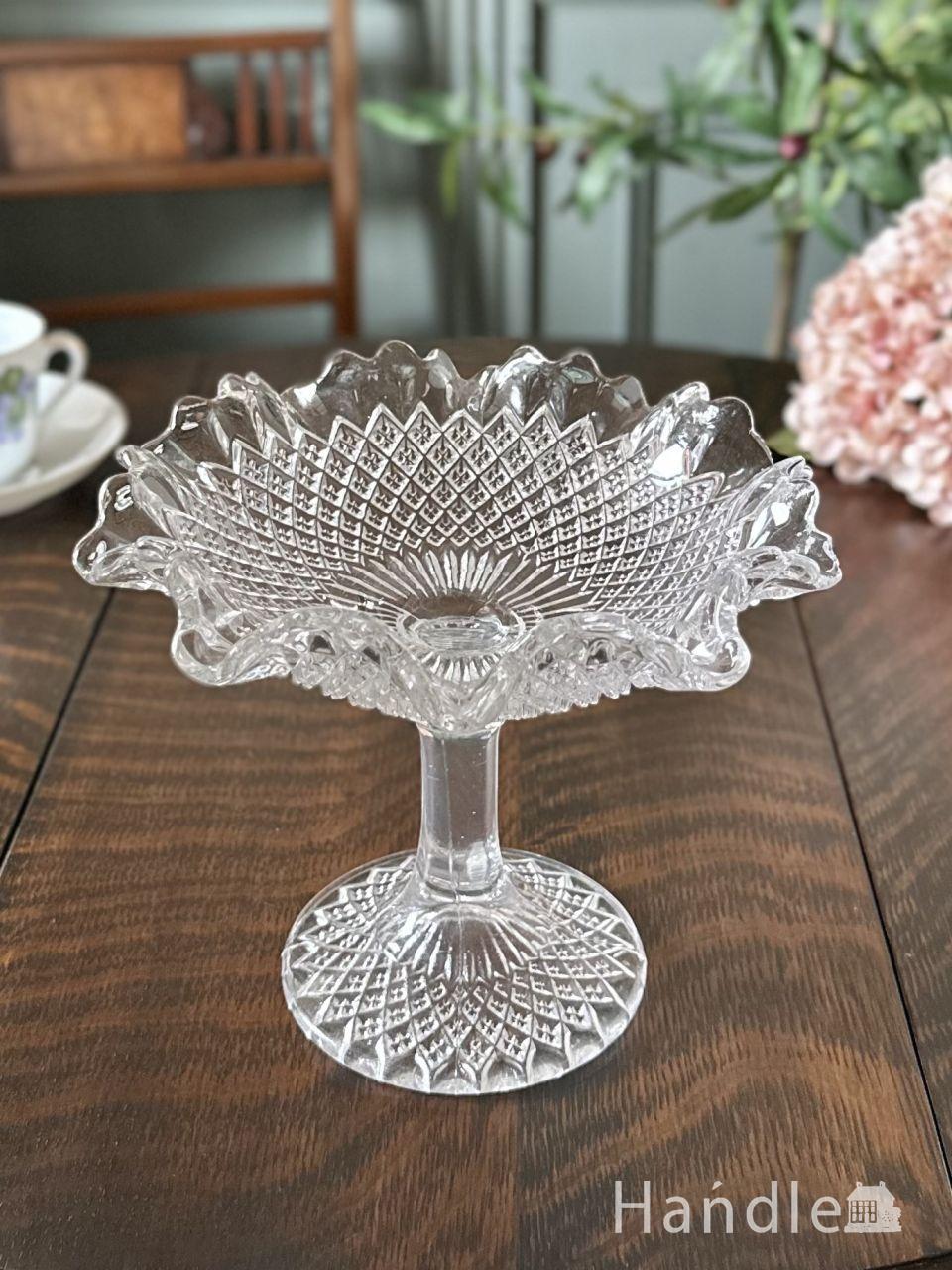 丸い形のおしゃれな足つきガラスボウル、アンティークガラスの