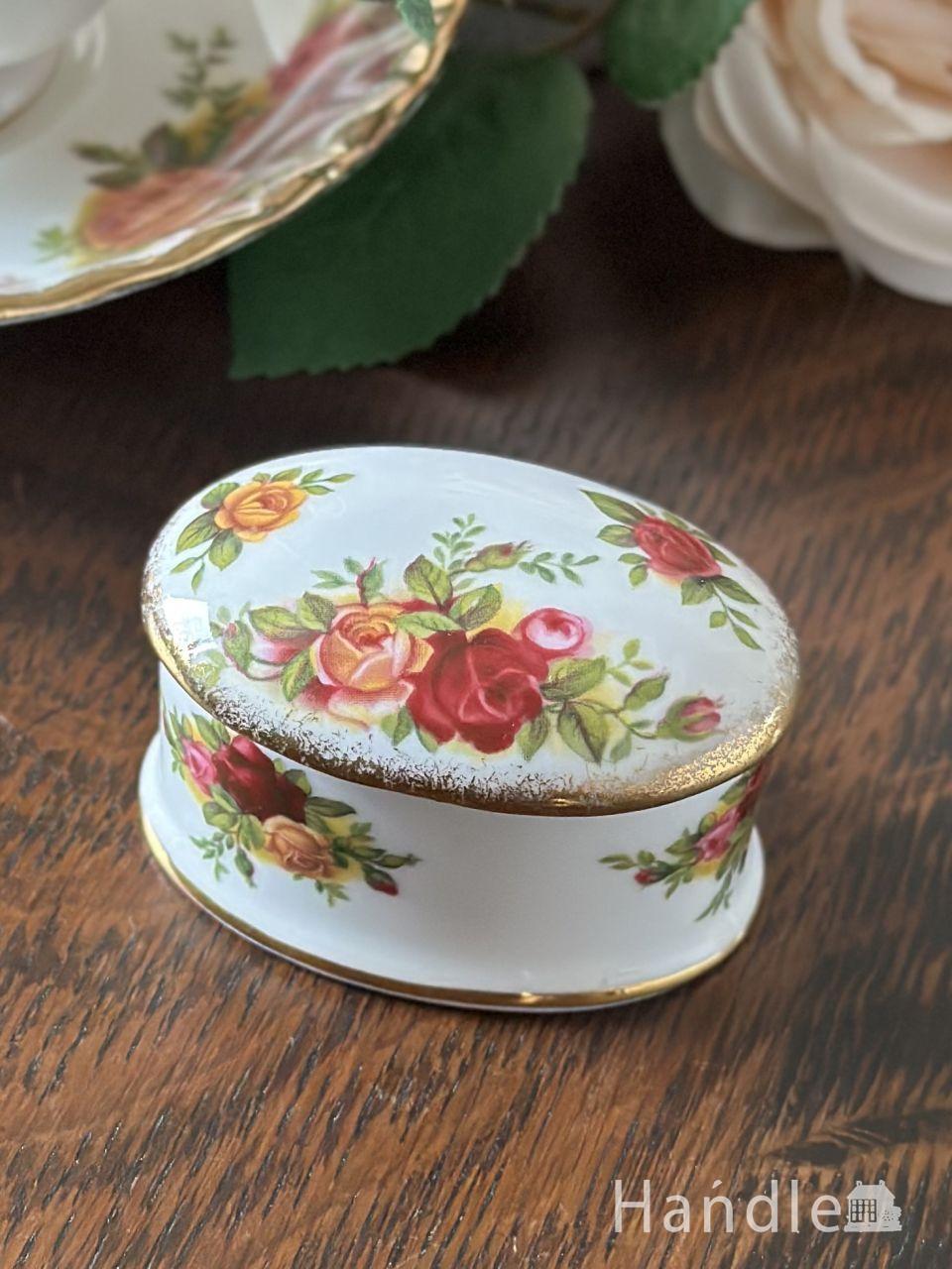 ロイヤルアルバートのオールドカントリーローズ、アンティークのエッグ