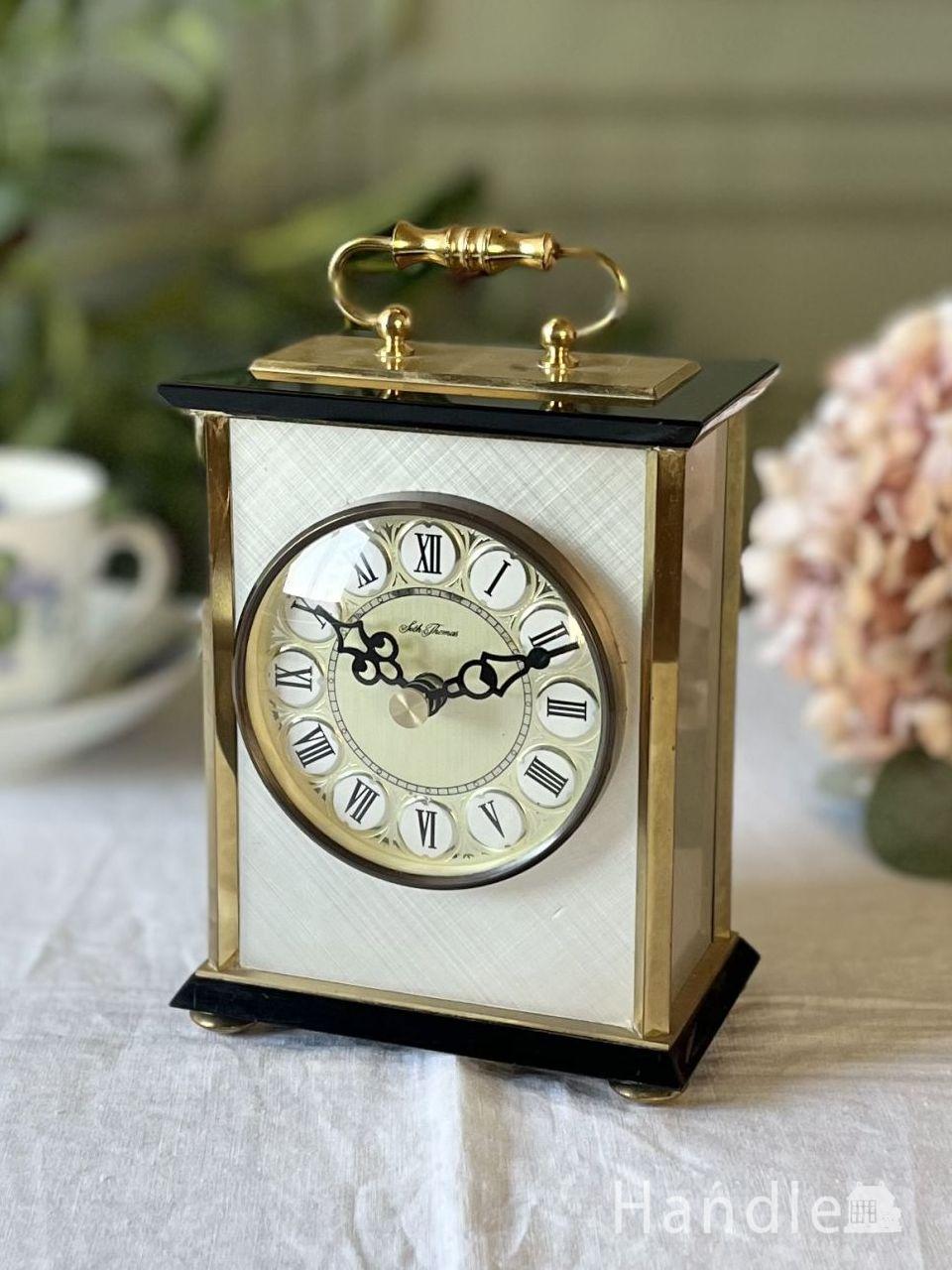 イギリスから届いたアンティークのおしゃれな置時計、ゴールド色に輝く
