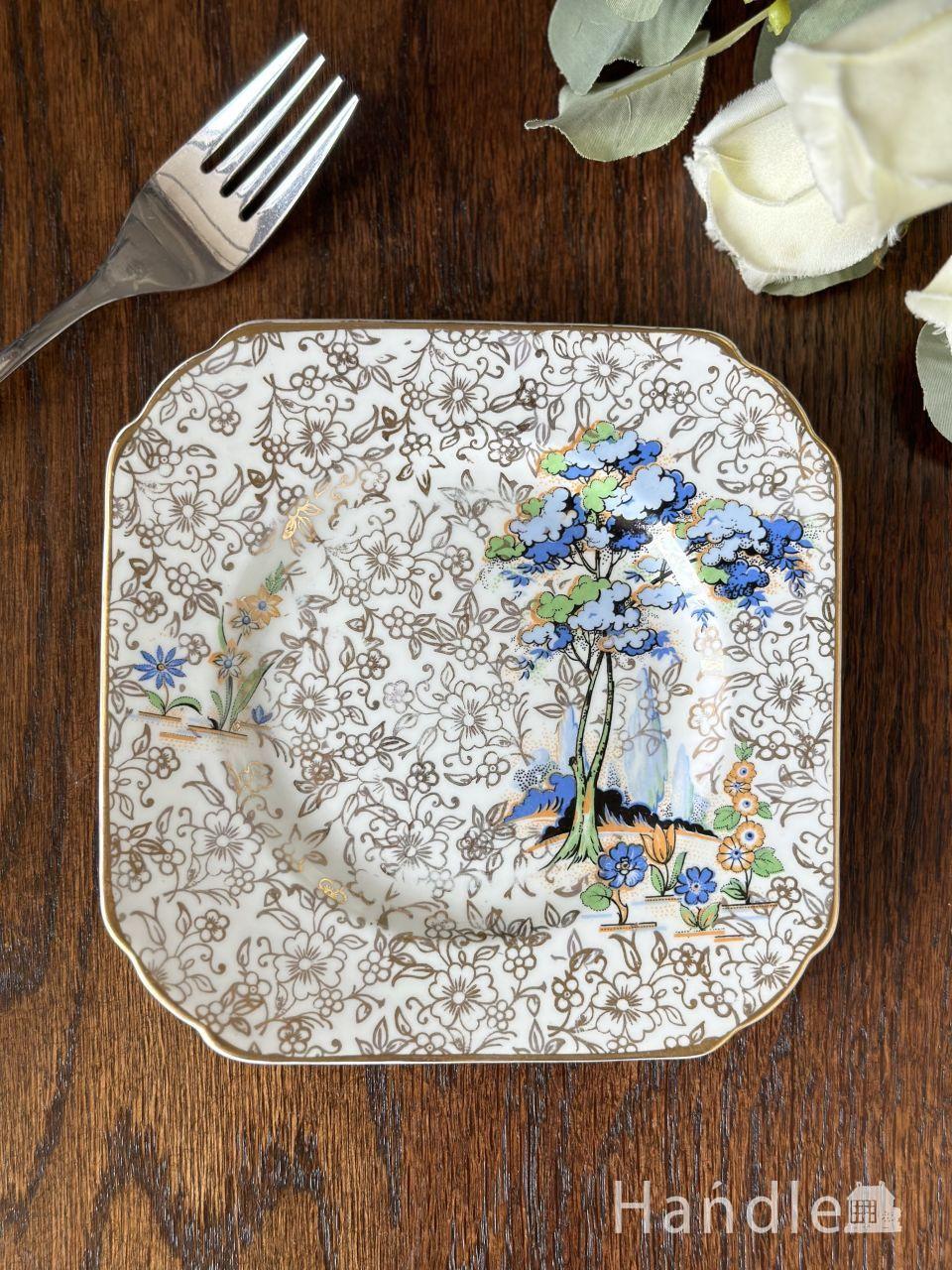 チンツ柄に青いお花が描かれた、キラキラ輝くアンティークのプレート(m