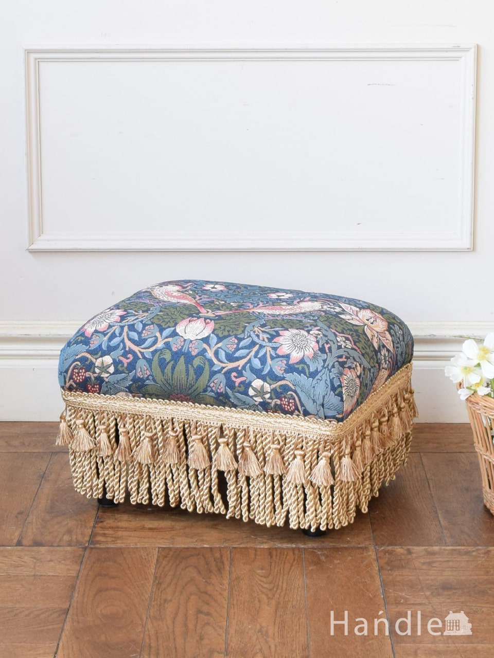 ウィリアムモリス風のおしゃれなフットスツール、華やかなデザインの