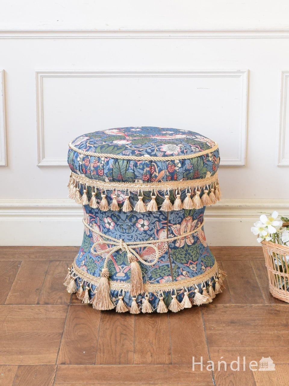 ウィリアムモリス風のおしゃれな椅子、いちご泥棒モチーフのスツール