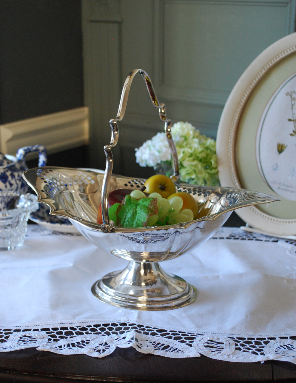 英国の銀食器、透かし彫りの美しい持ち手付きコンポート（アンティーク