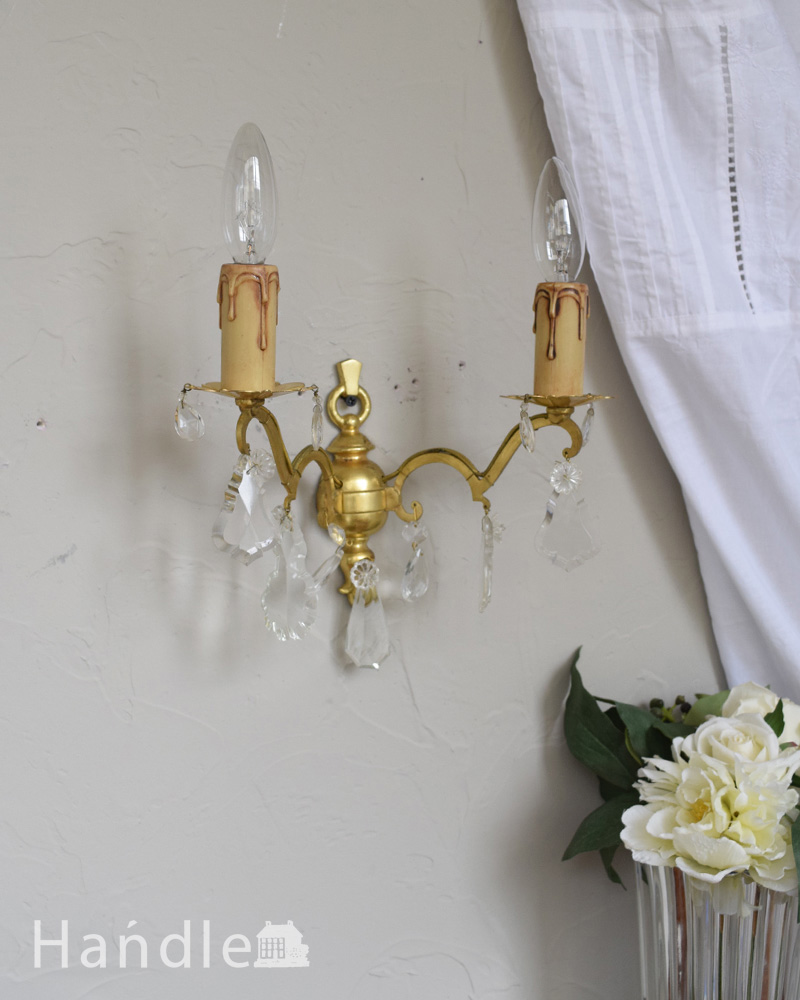 ガラスアクセサリーが輝くアンティークウォールブラケット（2灯