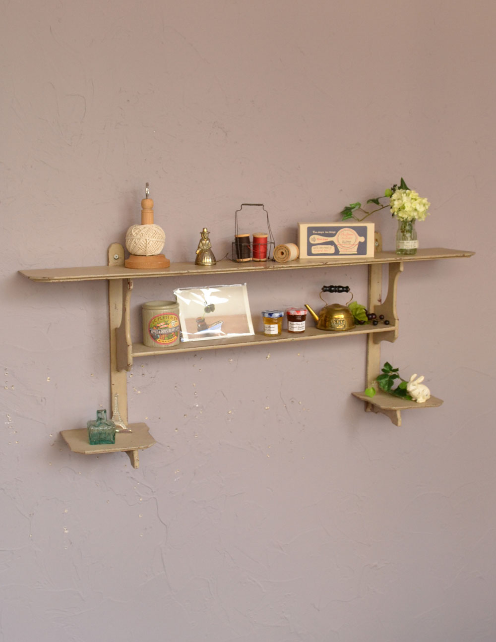 アンティークの壁付け家具、アイボリー色のウォールシェルフ (d-1061-f
