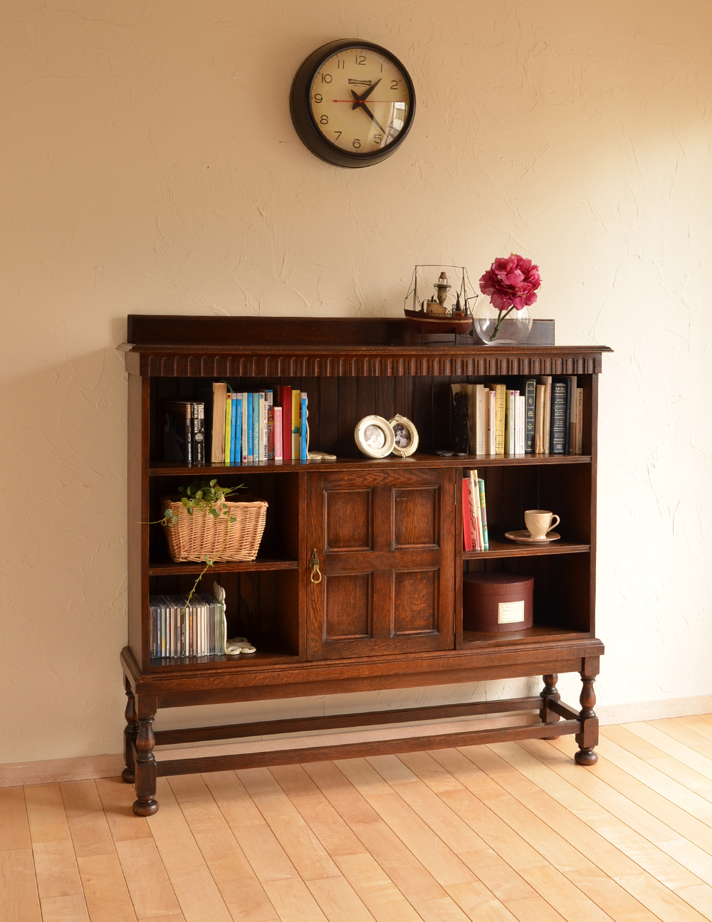 Waring&Gillow社のアンティーク家具、英国のカッコイイブック