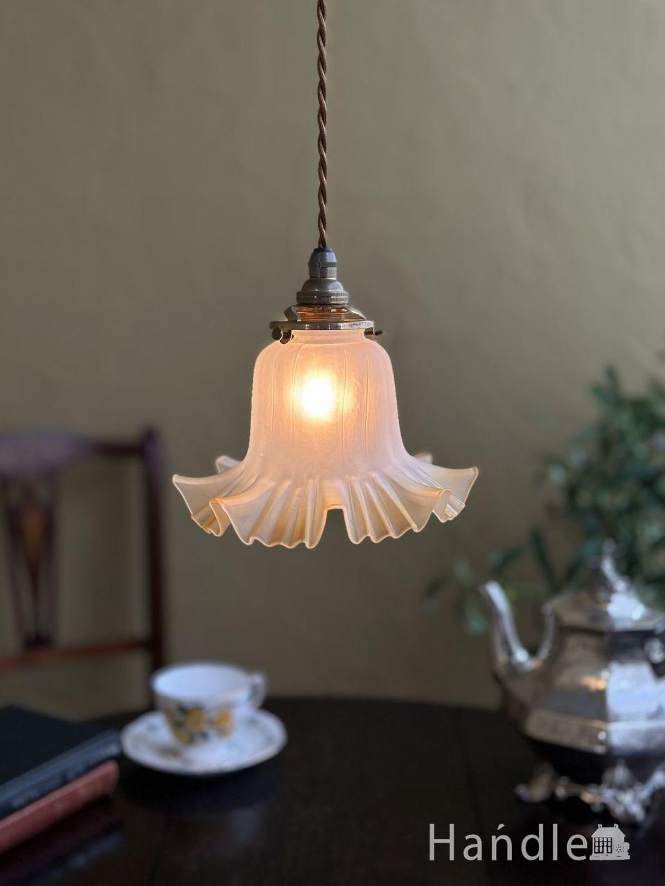 イエローのお花の形が可愛いガラスのペンダントライトセット（イエロー