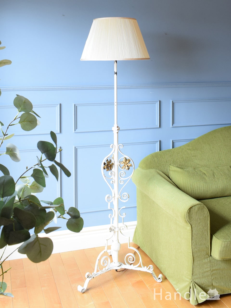 英国アンティークのおしゃれなフロアランプ、木製のフロアスタンド