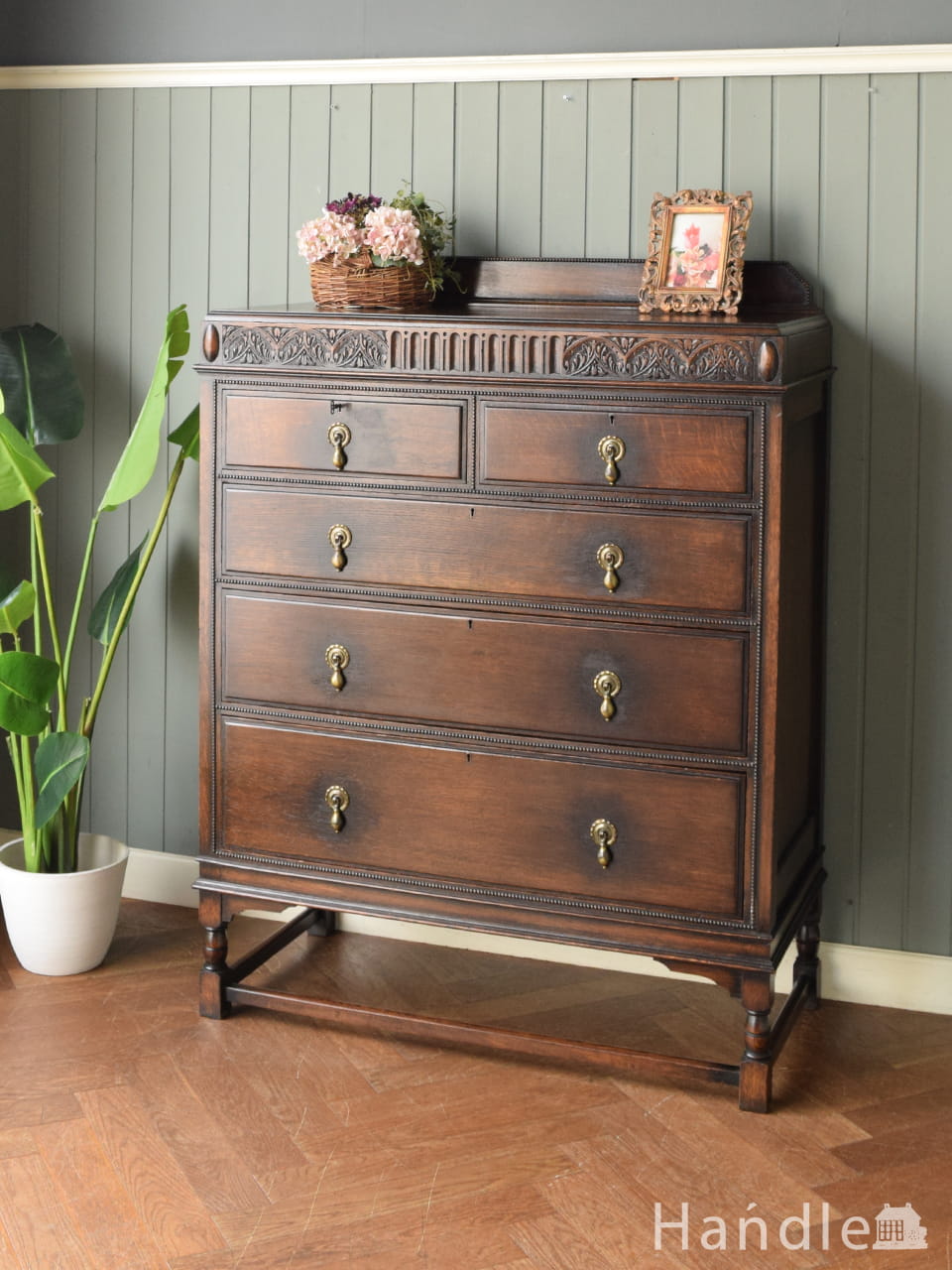 フランスから届いたアンティーク家具、力強い猫脚のアンティーク