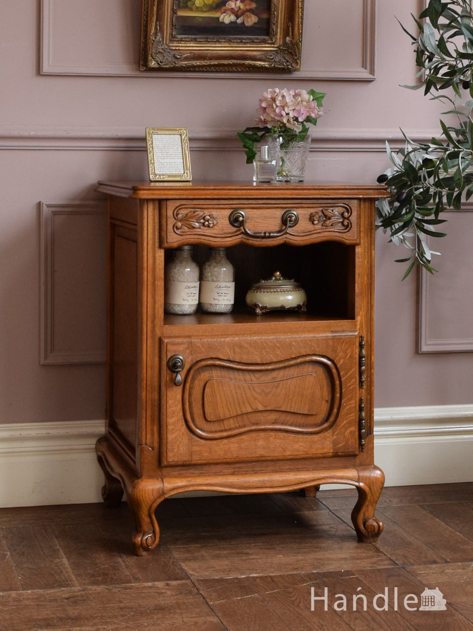 フランスのアンティーク家具、おしゃれな猫脚のサイドキャビネット(j