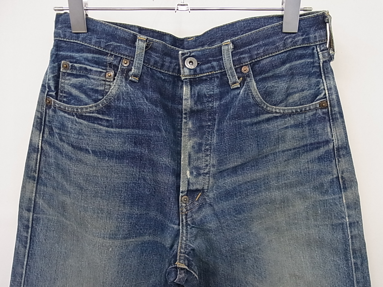 リーバイス 702 初期復刻 日本製 ヒザ穴、お尻穴の標準リペア、太もも