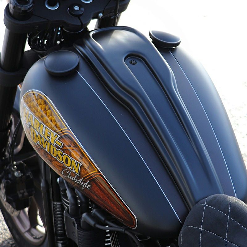 ハーレー FXLR、FXLRS FXLRST ダッシュカバー(グロスブラック) Cult