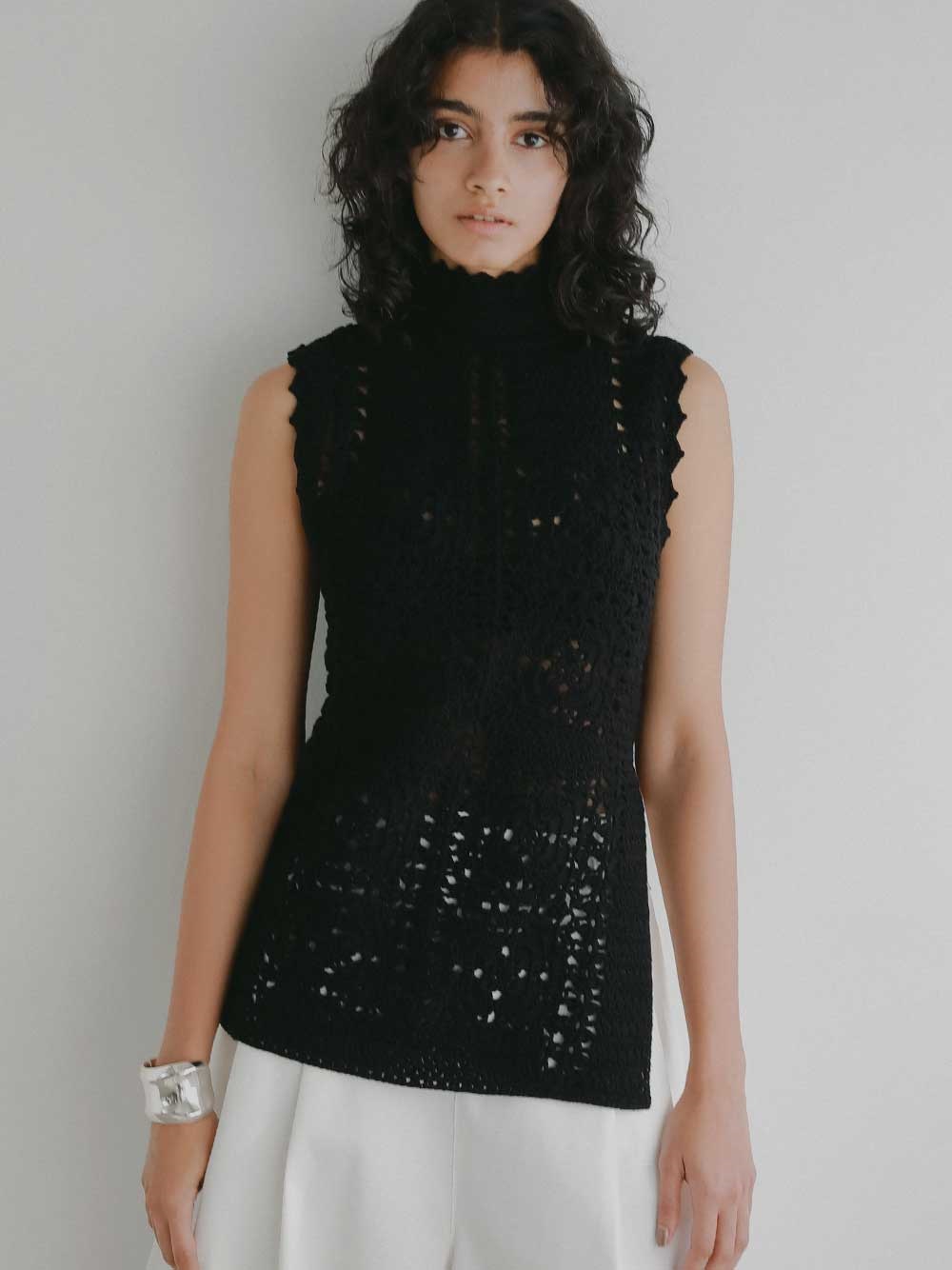 クロシェノースリーブニット | Knit | HER. Online Store