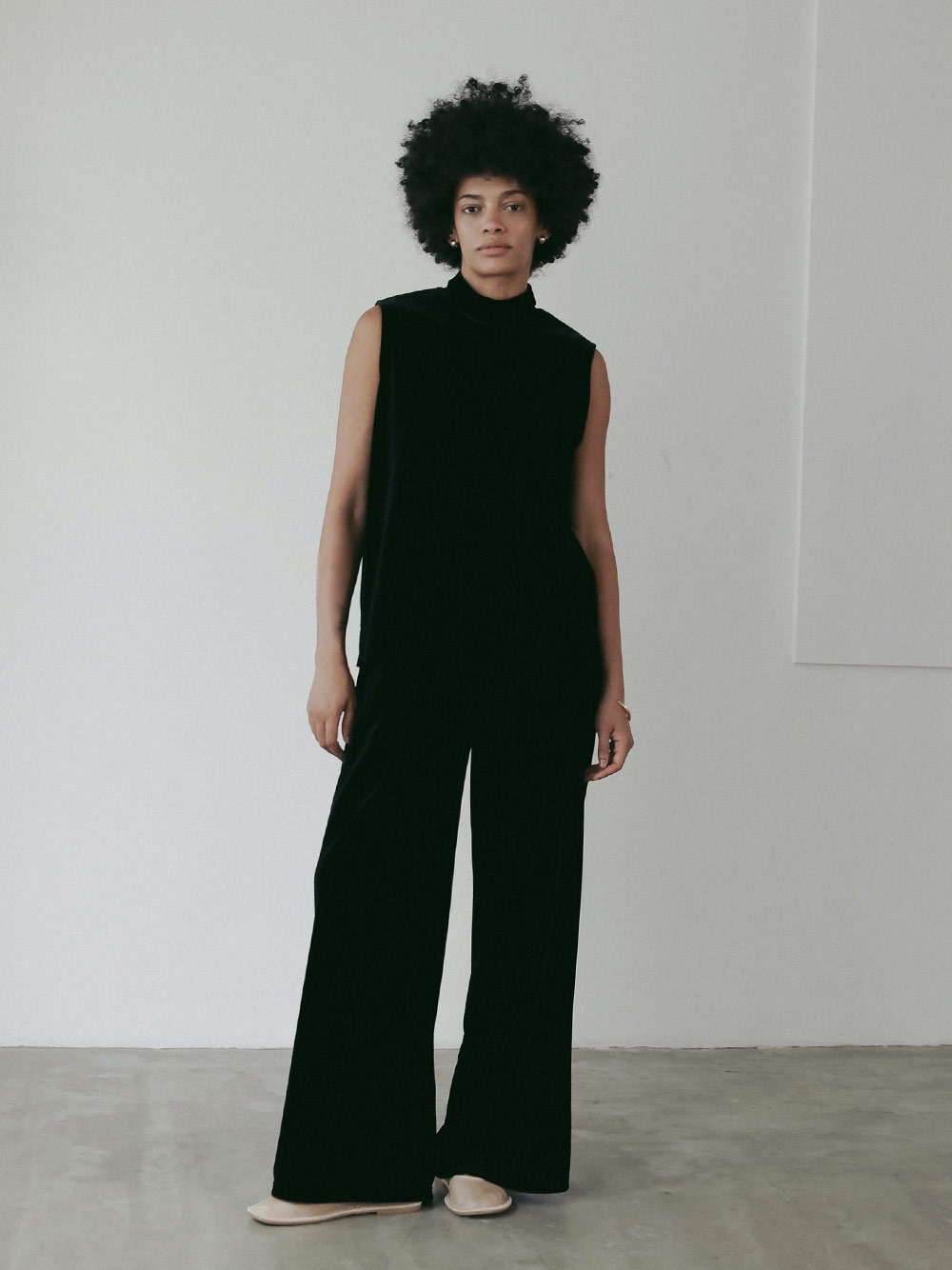 ベロアリラックスパンツ | Pants | HER. Online Store