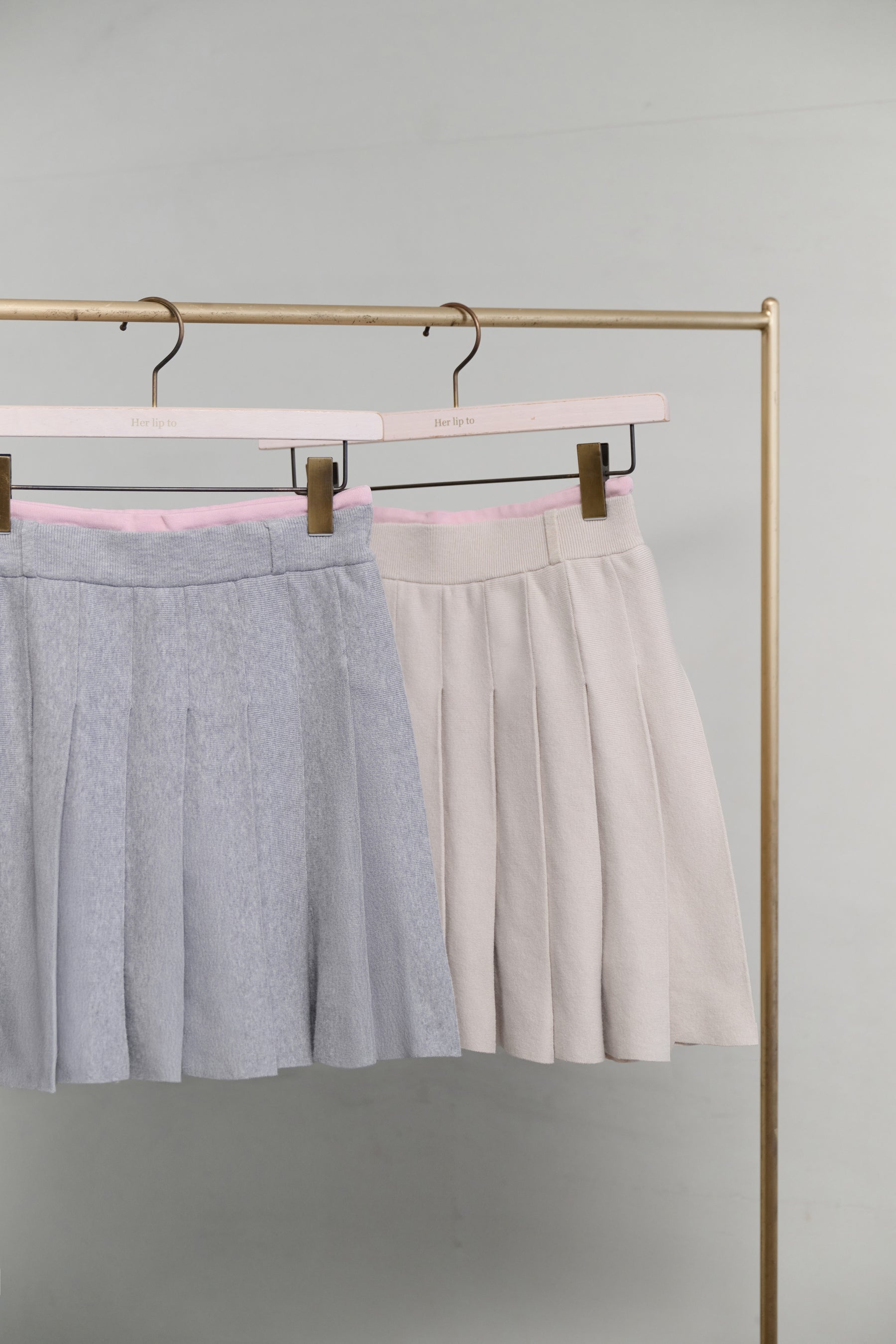4月上旬発送】Luxe Comfort Pleated Knit Mini Skirt