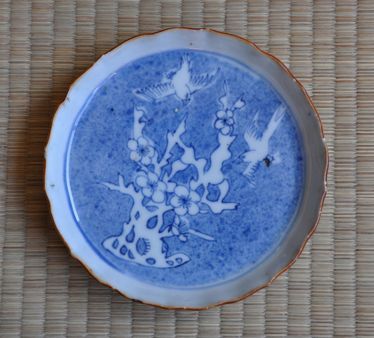 古染付吹墨梅鴬文皿: 一二三美術店