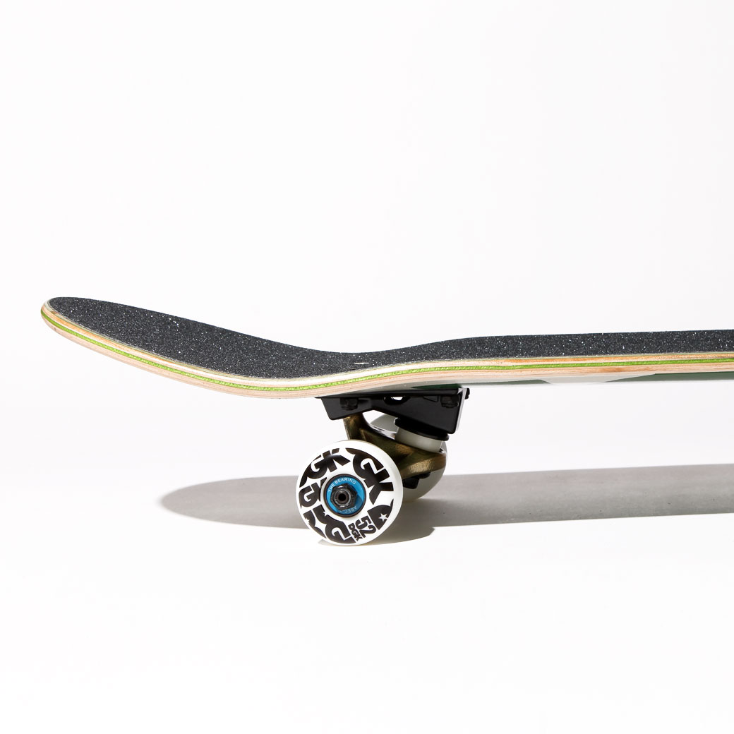 スケボー初心者におすすめのコンプリートデッキ DGK 7.75インチ