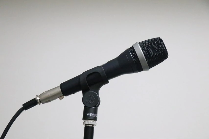 AKG D5-Y3をレビュー。1万円未満で買える本格的なマイク | 弾き語りす