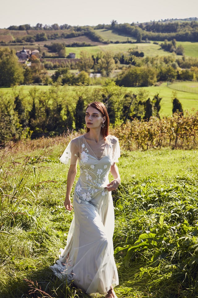 花柄、刺しゅう、レース】ドレスにも花を！ フラワーモチーフの