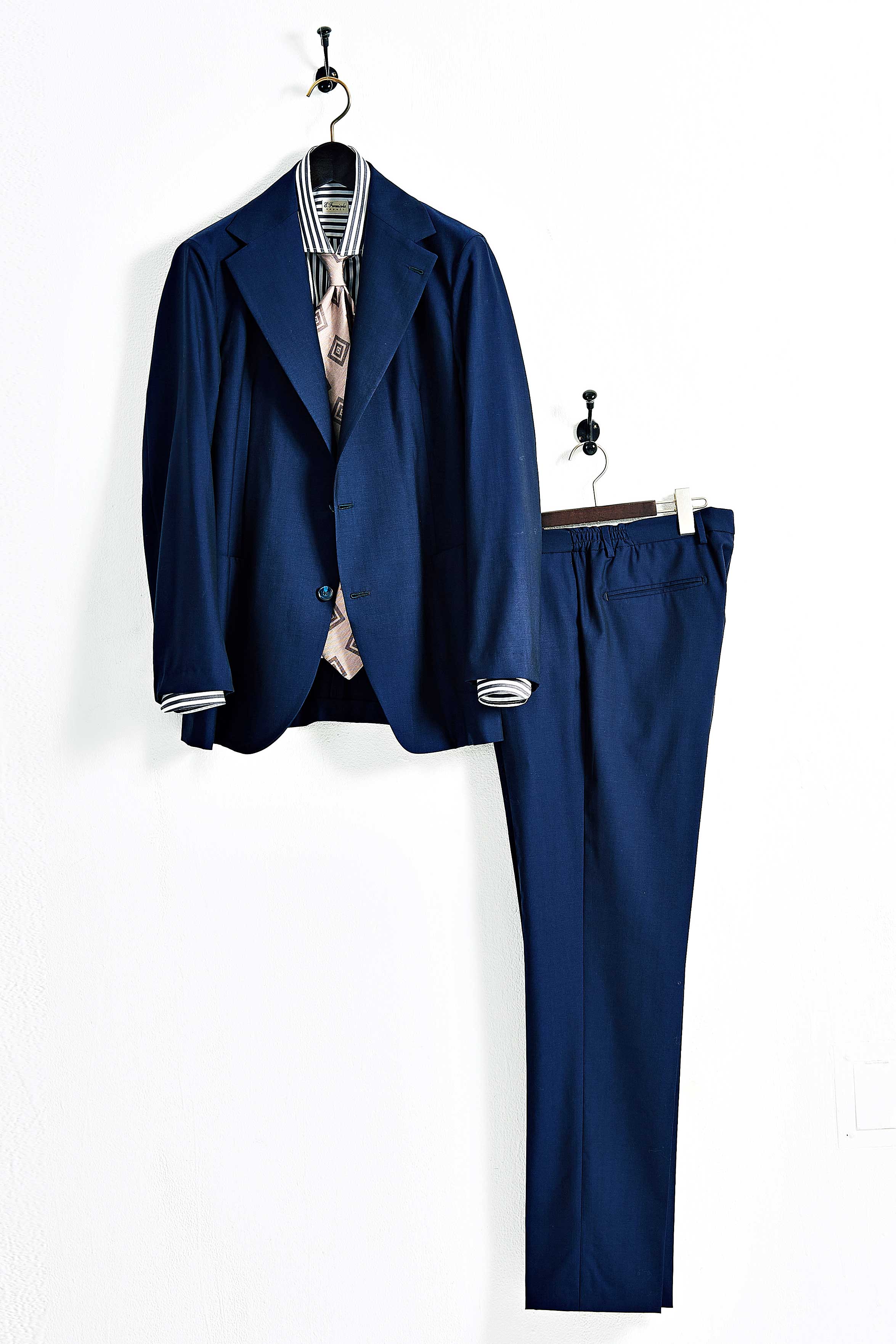 王道のネイビーと上品なグレーのかっちり系セットアップ8選｜メンズ