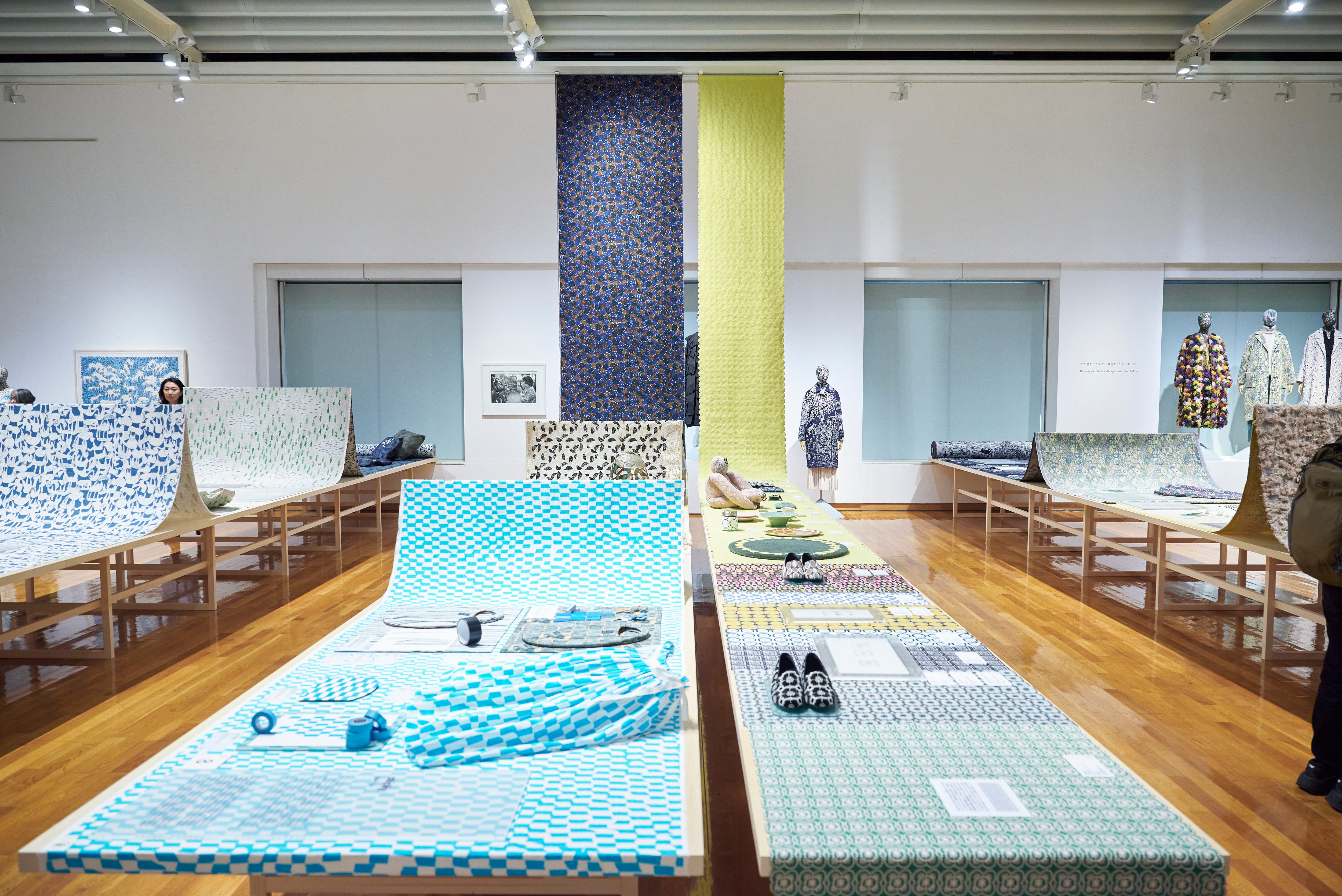 ミナ ペルホネン」の『つぐ minä perhonen』展、人の手で生まれる