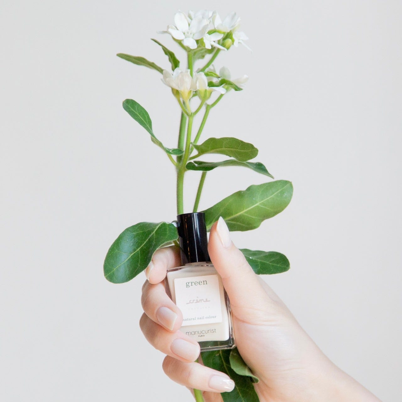 涼しげな夏ネイルが登場！ 百々千晴×「マニキュリスト」コラボネイルを