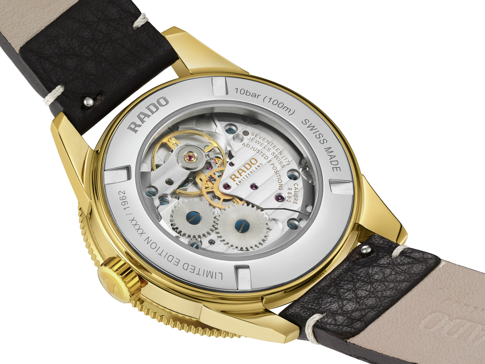 ラドーのアイコニックな時計「キャプテン クック オーバーポール」が