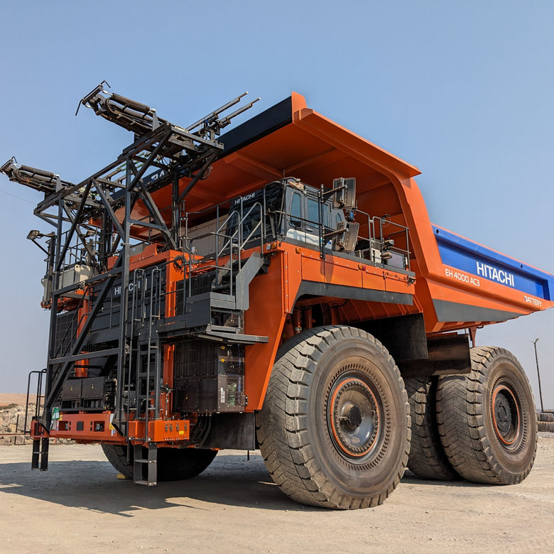 世界初、鉱山現場で超大型のフル電動ダンプトラック実証試験を開始