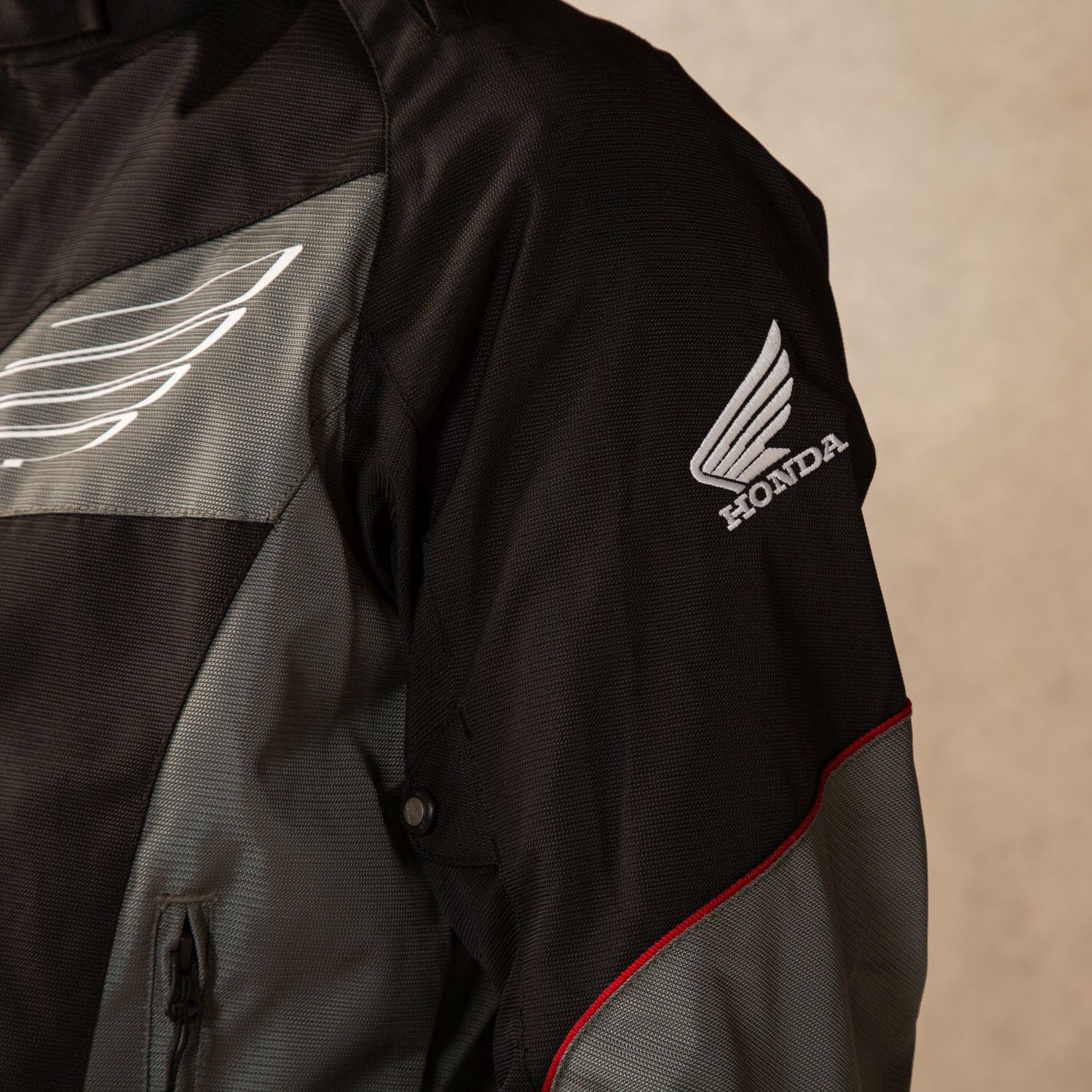 3シーズングラフィックブルゾン(S ブラック): ウェア・グッズ｜HondaGO