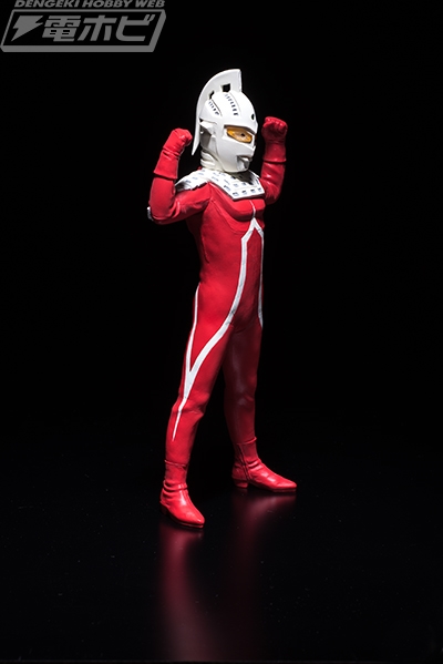 ウルトラセブン』がJAL限定カラーで参上！25センチのビッグサイズで