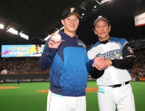 日本ハム】吉田輝星、プロ初登板初先発で初勝利！高卒新人では15年