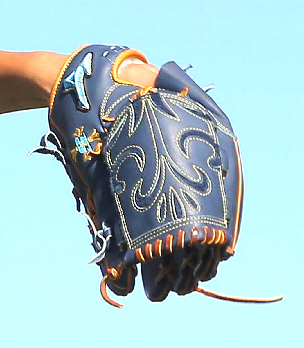 巨人】菅野、今季グラブマークは青ミズノ 五輪へ「ダイバーシティ