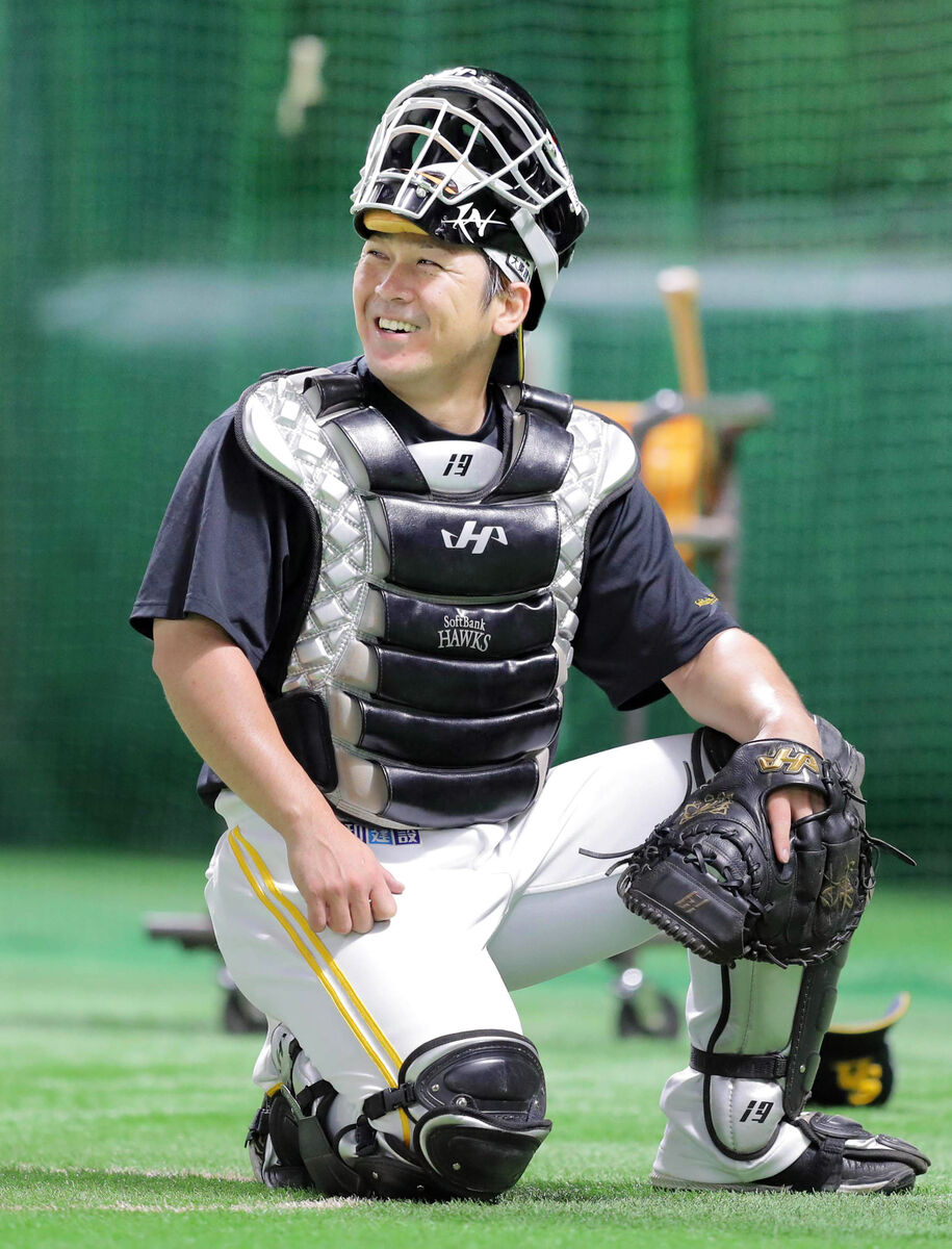 ソフトバンク】甲斐拓也、“阿部慎之助型”の新キャッチャーマスク着用