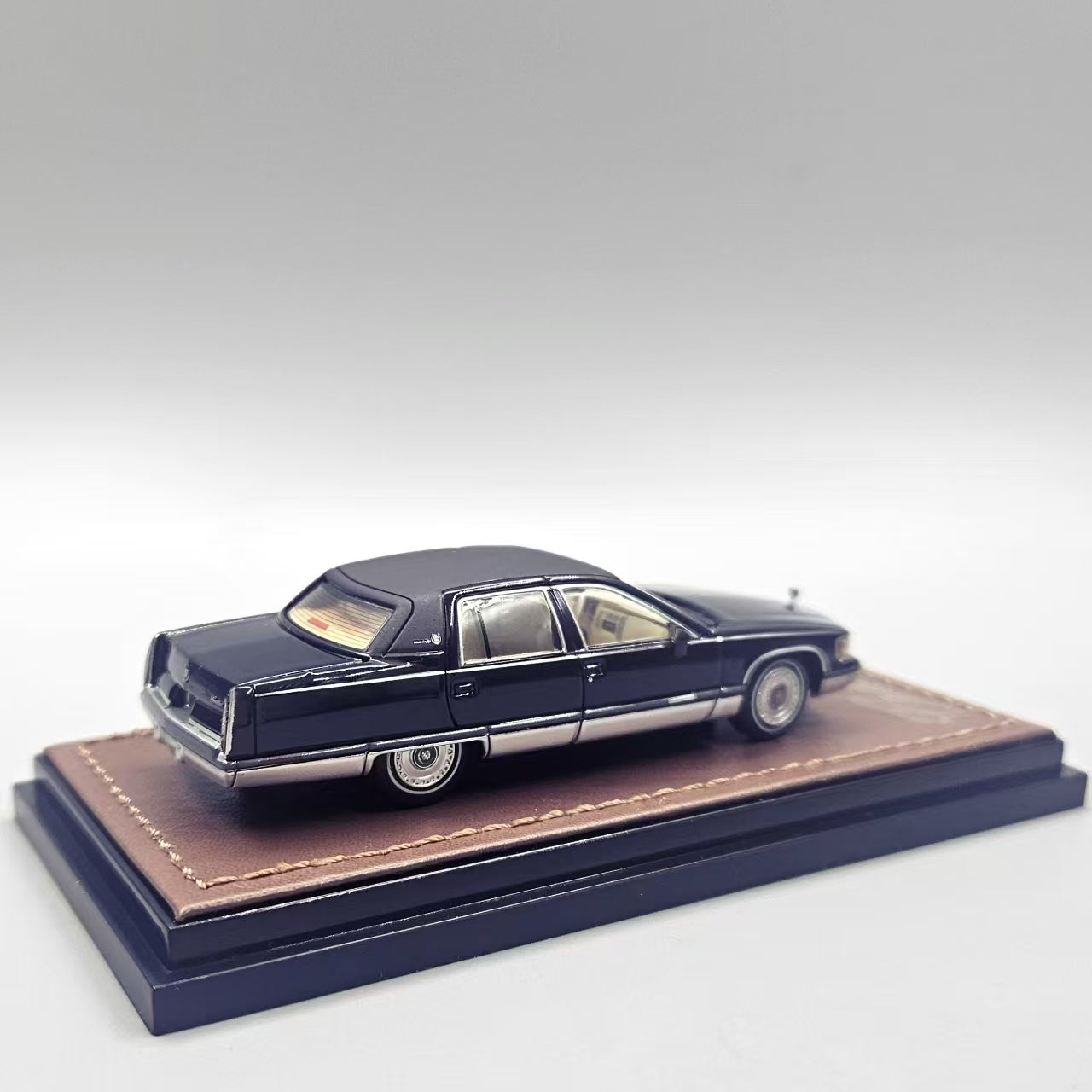 Preorder] GOC 1:64 Cadillac Fleetwood Black – Horizon Diecast