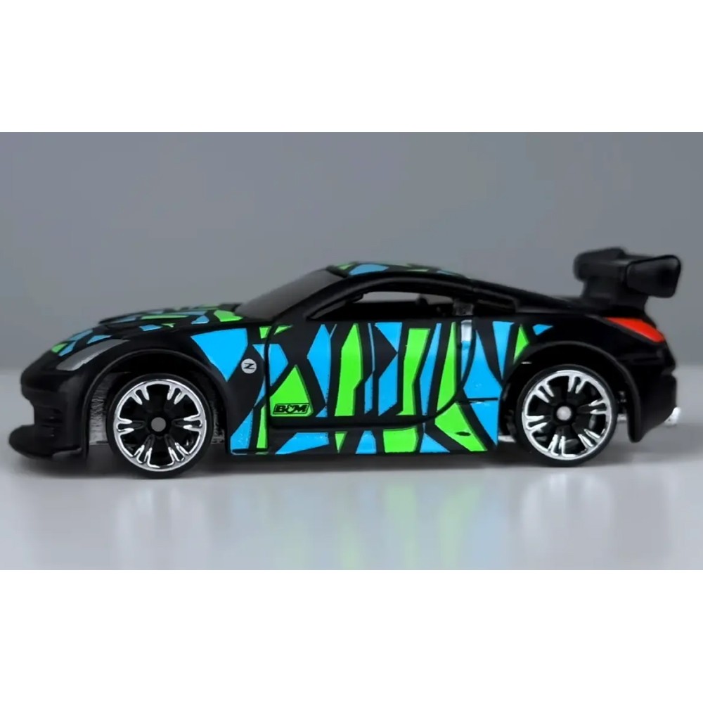 Тематическая машинка Hot Wheels Neon Speeders Nissan 350Z HLH72-18