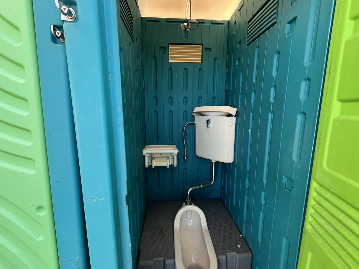 仮設トイレ 水洗式 和式 日野興業製 GXシリーズです | 新中古コンテナ