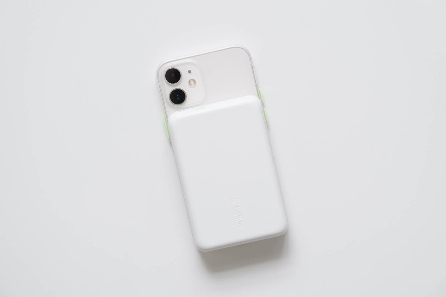 くっついて楽！Belkin MagSafe ワイヤレスモバイルバッテリーは