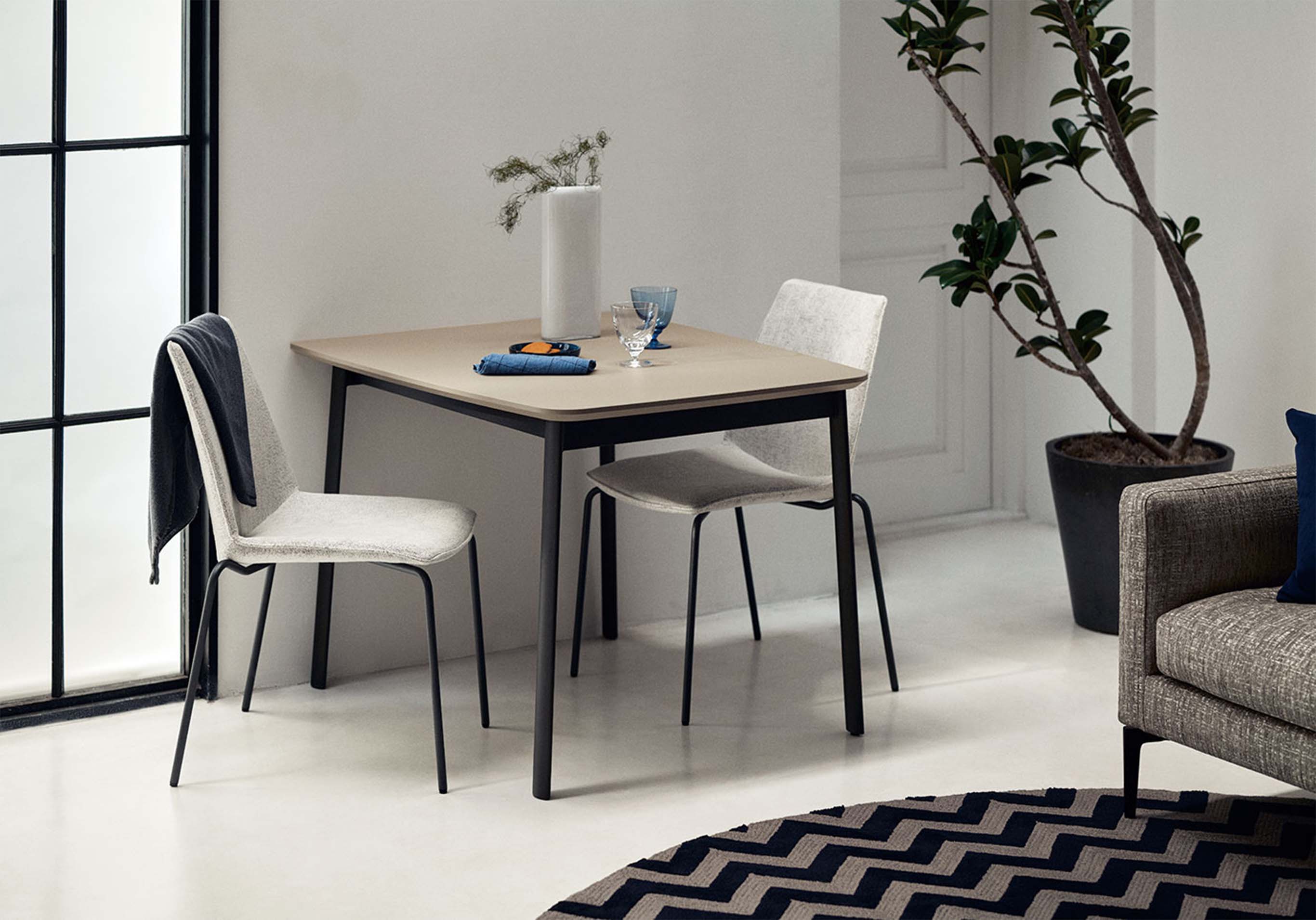 日本フクラ/HUKLA ダイニングチェア ファブリック スチールレッグ 日本