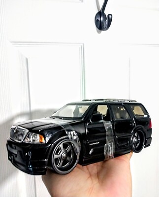 Jada Toy Dub City Kustoms 1:24 Scale 2003 Lincoln Navigator Model