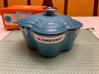 Le Creuset Caribbean Blue Flower cocotte cast iron 2qt French oven