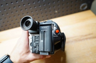 N) Sony CCD-TRV46 Hi8 Cassette Analog Handycam Vision Camcorder