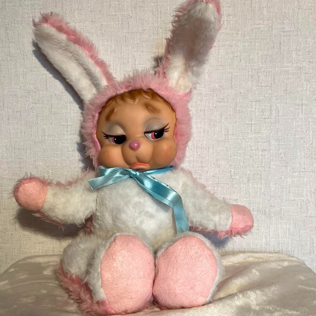 ラシュトンラバーフェイスうさぎちゃん。 レースの衣装付き ラシュトン