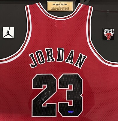 MICHAEL JORDAN Signed Jersey Bulls + 6 Championship Rings & Cards