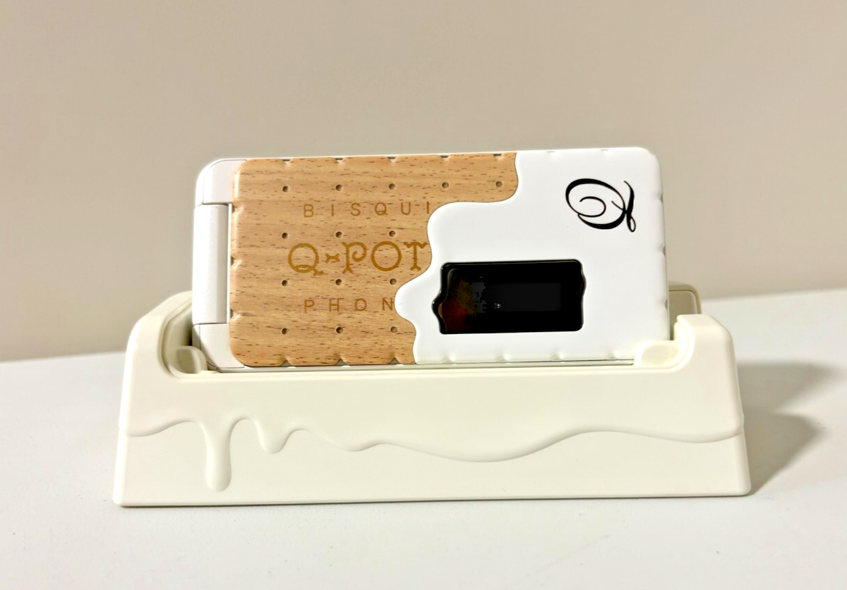 docomo Q-POT SH-04C white milk Japanese Flip Phone Limited Galakei