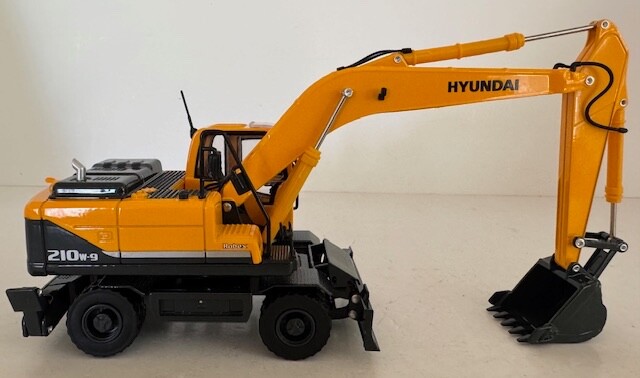 HYUNDAI 215-9 ミニチュア重機 1/40 Amazon.com: for Hyundai R215VS