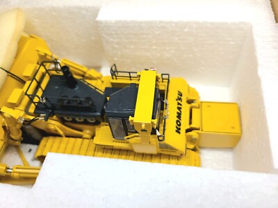 Komatsu D575A-3 SD Super Dozer - A3 Version HiMoBo 1:50 Scale